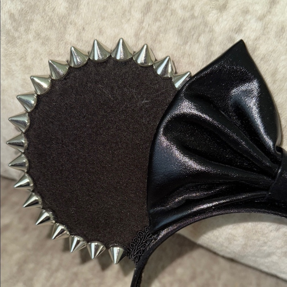 Black Spiked disney inspired Headband - Picture 2 of 4